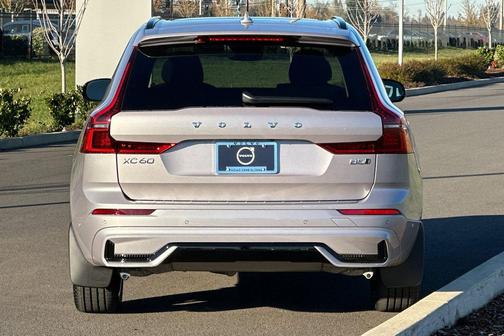 Aurora Silver 2026 Volvo XC60 B5 Plus