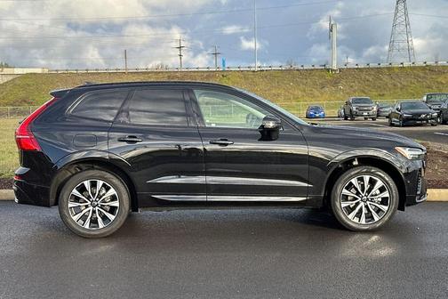 2025 Volvo XC60 B5 Plus