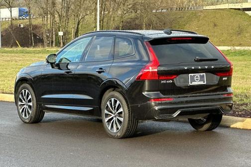 2025 Volvo XC60 B5 Plus