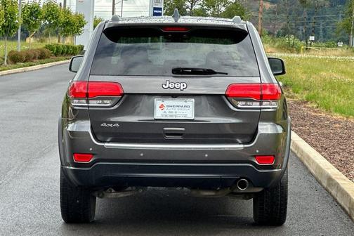 Granite Crystal Metallic Clearcoat 2018 Jeep Grand Cherokee Limited