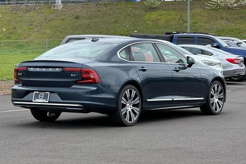 2025 Volvo S90 B6 Plus