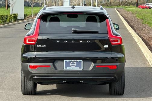 2023 Volvo XC40 Recharge Pure Electric Twin Plus