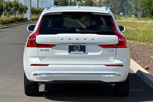 Crystal White Metallic 2023 Volvo XC60 B5 Plus Bright Theme