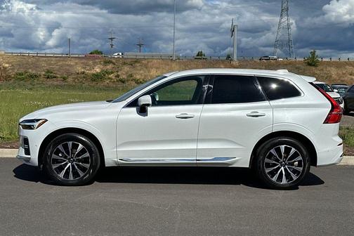Crystal White Metallic 2023 Volvo XC60 B5 Plus Bright Theme
