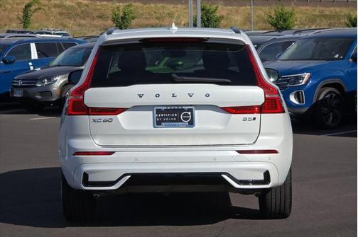 2023 Volvo XC60 B5 Plus Dark Theme