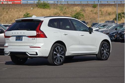 2023 Volvo XC60 B5 Plus Dark Theme