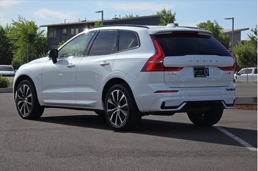 2023 Volvo XC60 B5 Plus Dark Theme