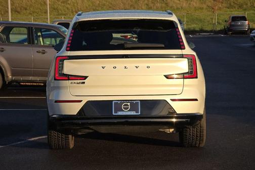 2025 Volvo EX90 Twin Motor Plus