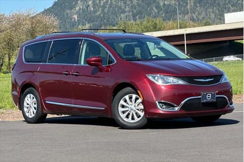 2018 Chrysler Pacifica Touring-L Plus