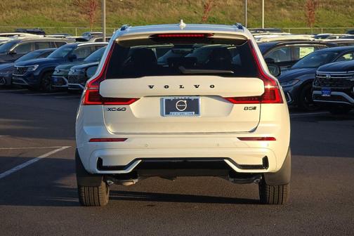 2026 Volvo XC60 B5 Ultra Black Edition