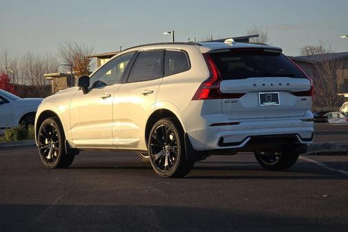 2026 Volvo XC60 B5 Ultra Black Edition