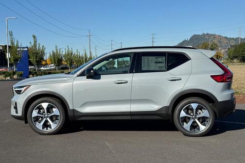 2026 Volvo XC40 B5 Plus