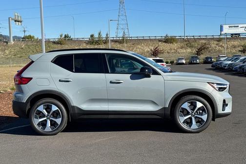 2026 Volvo XC40 B5 Plus