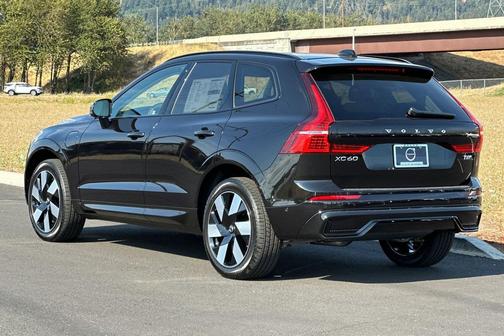 2025 Volvo XC60 Plug-In Hybrid T8 Plus