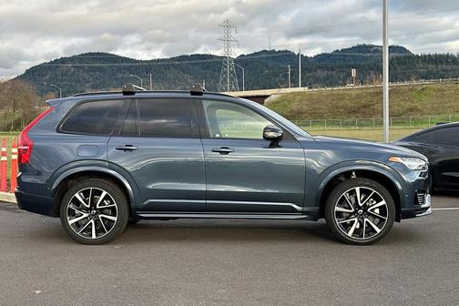 2023 Volvo XC90 Recharge Plug-In Hybrid T8 Ultimate Dark Theme 7-Seater