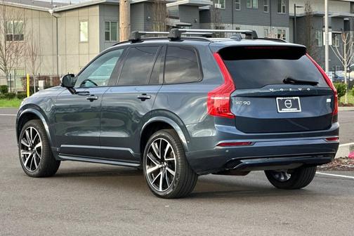 2023 Volvo XC90 Recharge Plug-In Hybrid T8 Ultimate Dark Theme 7-Seater
