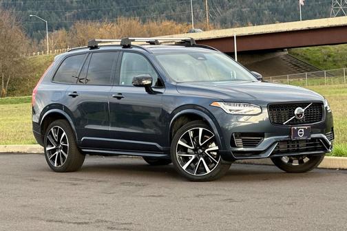2023 Volvo XC90 Recharge Plug-In Hybrid T8 Ultimate Dark Theme 7-Seater