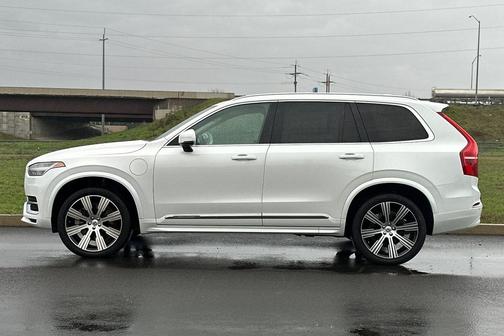 2023 Volvo XC90 Recharge Plug-In Hybrid T8 Core Bright Theme