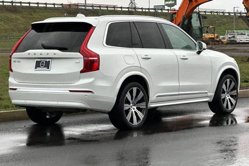 2023 Volvo XC90 Recharge Plug-In Hybrid T8 Core Bright Theme