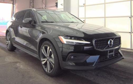 2025 Volvo V60 Cross Country Plus, B5 AWD Gas (mild hybrid)