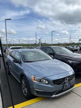 2017 Volvo V60 Cross Country T5