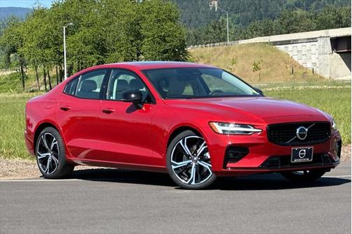 2024 Volvo S60 B5 Core Dark Theme