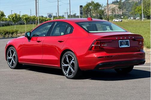 2024 Volvo S60 B5 Core Dark Theme