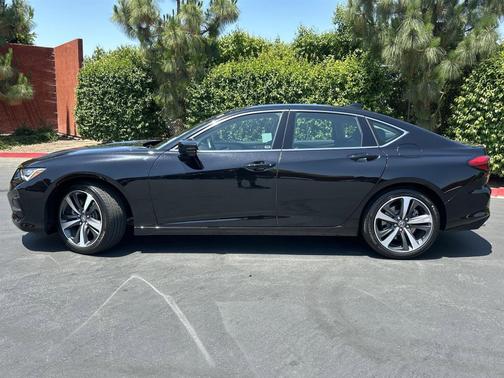 2025 Acura TLX 
