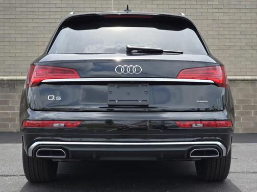 2022 Audi Q5 45 S line Premium Plus