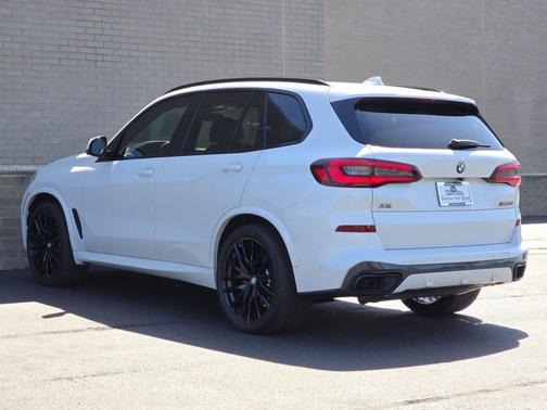 2022 BMW X5 M50i