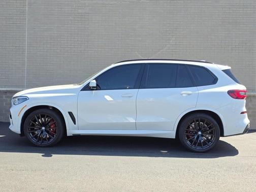 2022 BMW X5 M50i