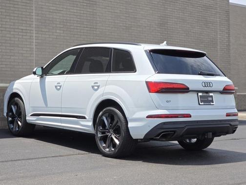 2025 Audi Q7 55 Premium Plus