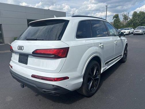 2025 Audi Q7 55 Premium Plus