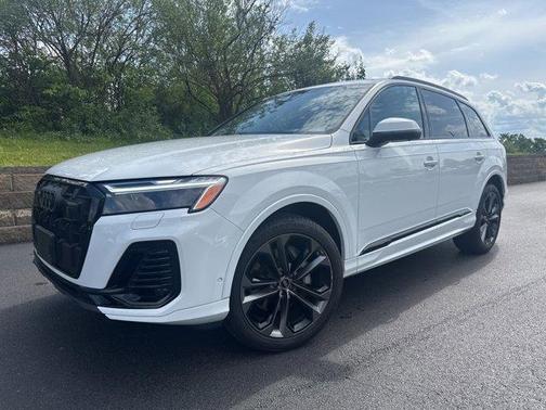 2025 Audi Q7 55 Premium Plus