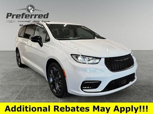 Bright White Clearcoat 2026 Chrysler Pacifica Select