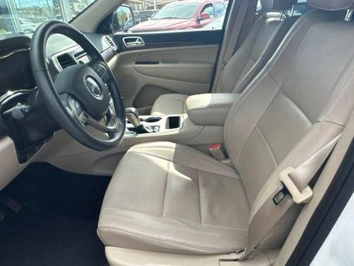 Bright White Clearcoat 2016 Jeep Grand Cherokee Laredo