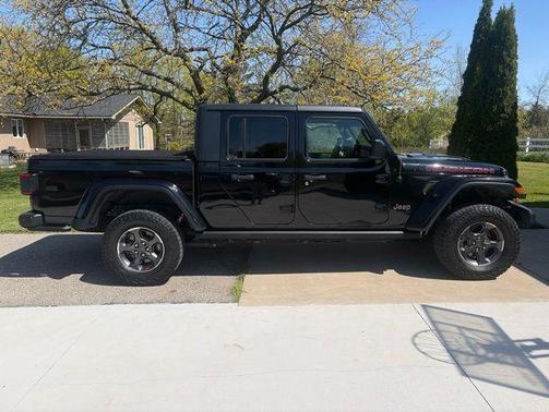 Black Clearcoat 2020 Jeep Gladiator Rubicon