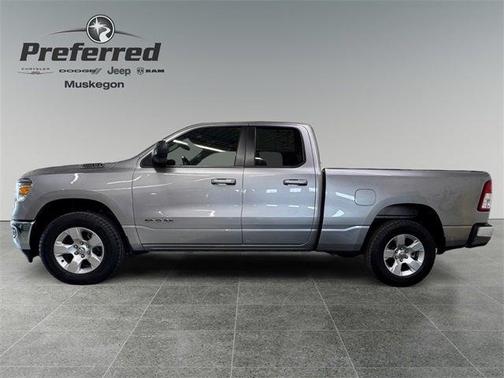 2022 RAM 1500 Lone Star Quad Cab 4x4 64' Box