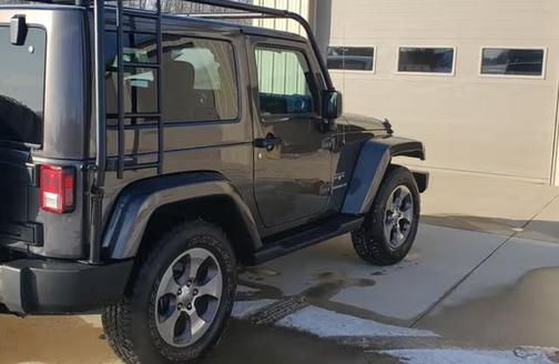 Granite Crystal Clearcoat Metallic 2017 Jeep Wrangler Sahara