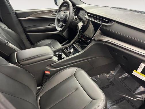 Diamond Black 2025 Jeep Grand Cherokee Limited