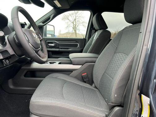 2026 RAM 2500 Big Horn Crew Cab 4x4 6'4' Box