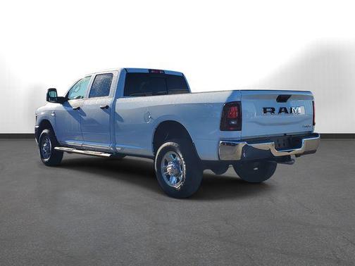2025 RAM 2500 Tradesman Crew Cab 4x4 8' Box