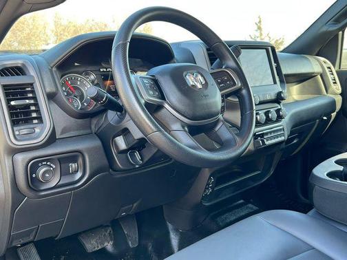 2022 RAM 2500 Tradesman Crew Cab 4x4 6'4' Box