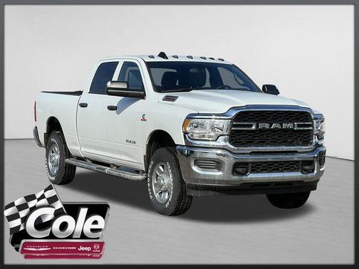 2022 RAM 2500 Tradesman Crew Cab 4x4 6'4' Box