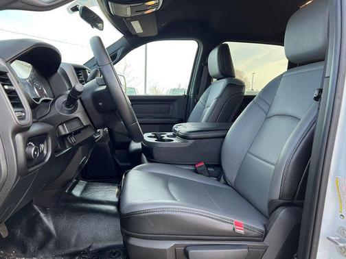 2022 RAM 2500 Tradesman Crew Cab 4x4 6'4' Box