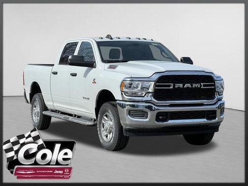 2022 RAM 2500 Tradesman Crew Cab 4x4 6'4' Box