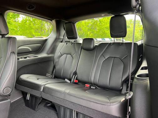 Pfp 2027 Chrysler Pacifica L