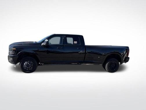 2025 RAM 3500 Limited Crew Cab 4x4 8' Box