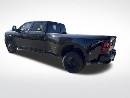 2025 RAM 3500 Limited Crew Cab 4x4 8' Box