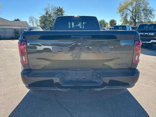 2025 RAM 3500 Limited Crew Cab 4x4 8' Box